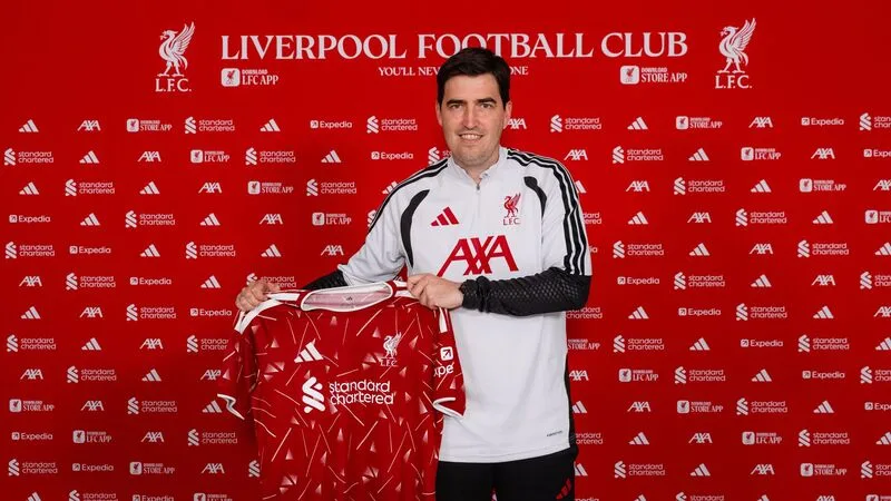 Andoni Iraola chính thức tiếp quản ghế huấn luyện viên trưởng Liverpool trước mùa giải 2026/27