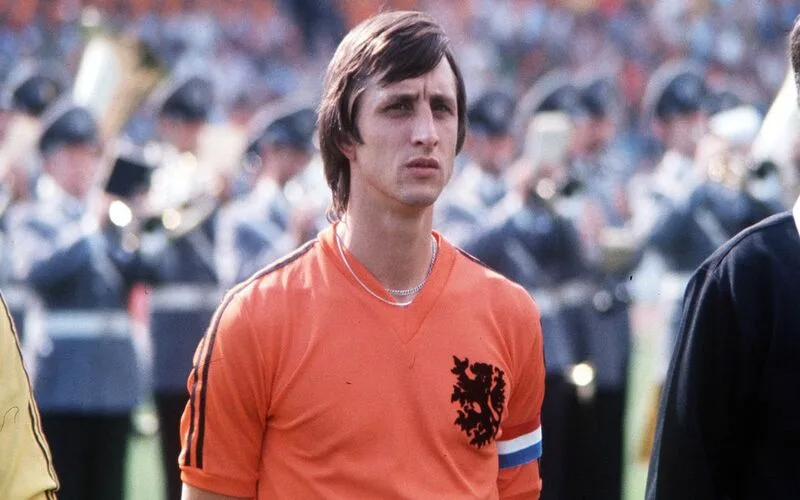 tim hieu johan cruyff va hanh trinh chinh phuc dinh cao bong da